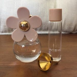 Marc Jacobs Daisy Eau So Fresh 0.68 w/ backup